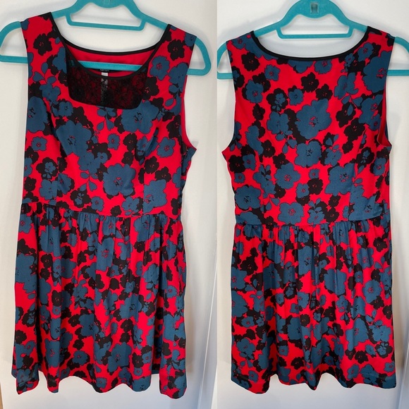 Kensie red floral dress. - Picture 3 of 4